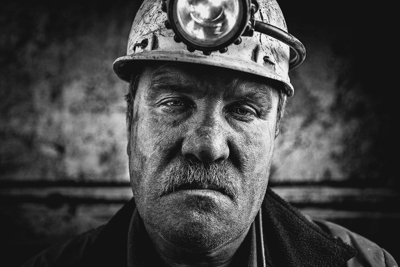Voices miners. Лицо рабочего. Портрет рабочего.